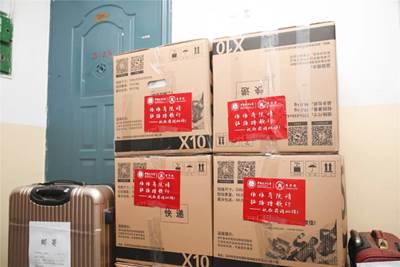 依依商院情 拓路踏歌行——永利娱高ylg060net教职工为2020毕业生打包邮寄行李工作纪实