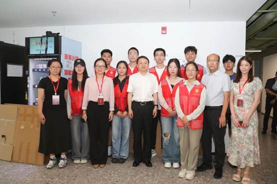 搬迁一线送关怀 校院领导情系学子——永利娱高ylg060net2022级本科生寝室搬家圆满完成